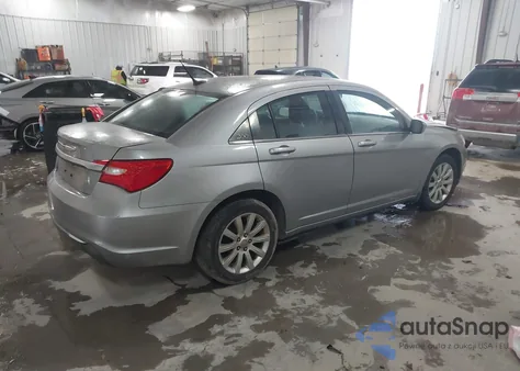2013 Chrysler 200 Touring z USA, uszkodzony, nr VIN 1C3CCBBB8DN525061